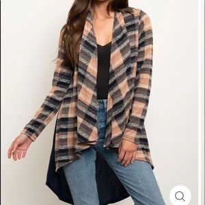 ⭐️NWT Checkered High-low Cardigan⭐️